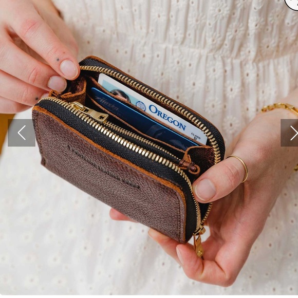 Portland Leather 100% genuine leather “Almost Perfect” Small Zip Wallet coldbrew - Picture 1 of 8